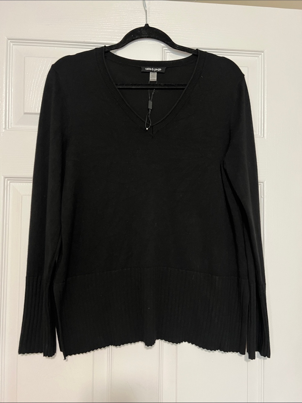 Cable & gauge V-Neck Pullover Sweater